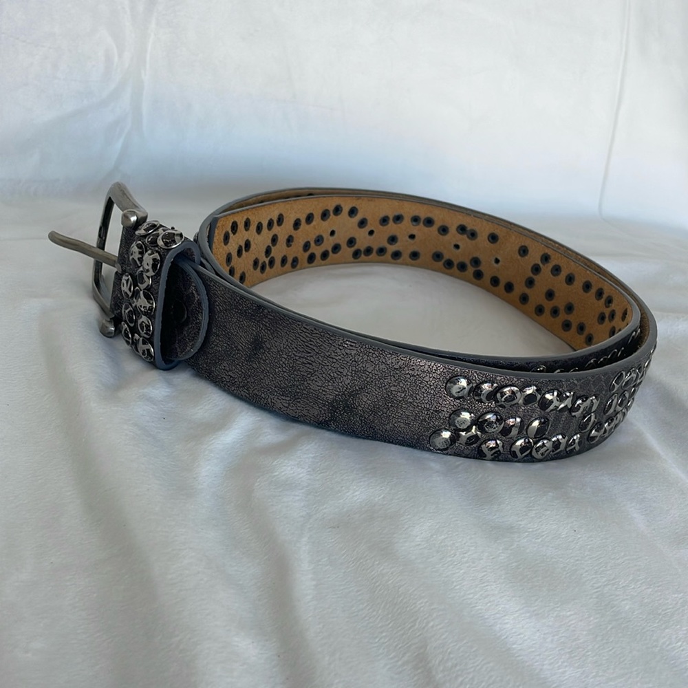 Grey leather belt length 41.33 in or 105cm, width 1.5in or 4cm